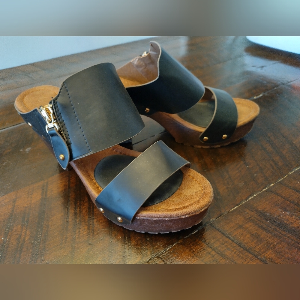 Super Cute Chunky Heel - size 9